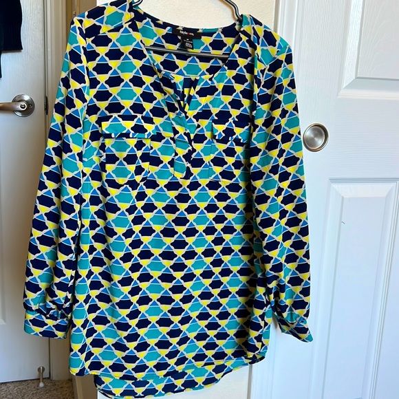 Beautiful Mediterranean tile inspired Style & Co Polyester blouse Medium - Picture 1 of 5